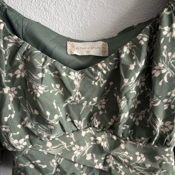 Altar'd State Green Floral Wrap and Tie Cropped Blouse - Picture 3 of 7